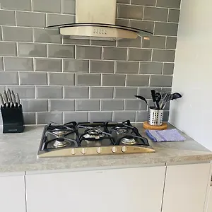 Modern Family With Off-road Parking Holiday home Cardiff